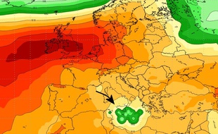 La formation du cyclone en mer Méditerranée.