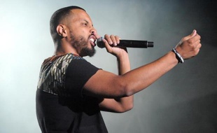 Le rappeur Disiz se produit au Festival des Vieilles Charrues, le 1er juin 2015 à Carhaix-Plouguer, dans le Finistère