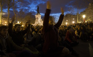 Le mouvement "Nuit Debout" place de la République à Paris le 10 avril 2016