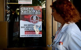 Des hôpitaux au ralenti, des écoles fermées, des tribunaux déserts: de nombreux services publics ont été perturbés vendredi au Portugal par la grève des fonctionnaires, en colère contre les nouvelles mesures d'austérité du gouvernement.