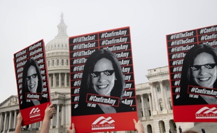 Ce jeudi, les républicains du Sénat ont fait avancer le processus de confirmation de la candidate du président Trump à la Cour, Amy Coney Barrett, malgré le tollé des démocrates et les manifestations nationales.