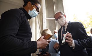 L'entourage de Castex annonce un projet de loi pour proroger le pass sanitaire.
