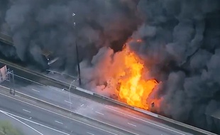 Une autoroute prend feu aux USA- Le Rewind