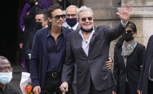 Anthony Delon et son père Alain Delon aux funérailles de Jean-Paul Belmondo.