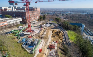 Les travaux sur le site de la future station du téléphérique toulousain, à Rangueil.