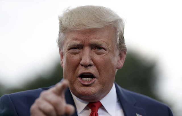 Le gouvernement Trump veut autoriser les licenciements de personnes transgenres 640x410_donald-trump-perron-maison-blanche-1er-aout-2019