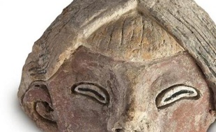 Photo publiée le 9 juin 2015 par le ministère de la Culture péruvien d'une figurine précolombienne en boue retrouvée dans le nord du Pérou