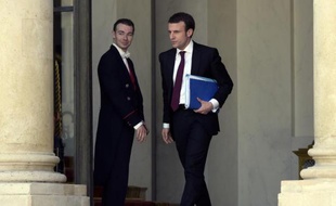 Le ministre de l'Economie Emmanuel Macron quitte l'Elysée après le Conseil des ministres, le 8 avril 2015