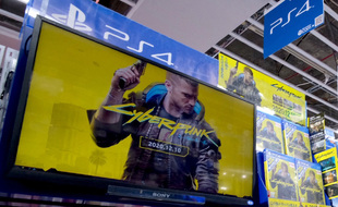Le jeu Cyberpunk 2077 mis en avant dans un magasin de Tokyo (Japon), en décembre 2020.