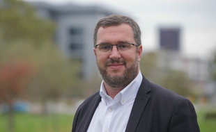 L'adjoint socialiste, Mathieu Cahn, est candidat aux municipales de Strasbourg.