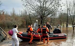 La maman et son bébé ont été évacués par les sapeurs-pompiers du Lot en bateau.