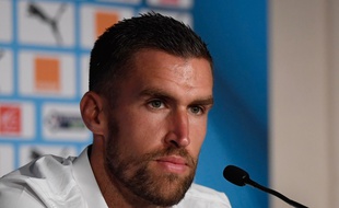 Kevin Strootman tout sourire lors de sa présentation à l'OM.