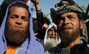 Des milliers de partisans de Mohamed Morsi ont manifesté vendredi au Caire pour dénoncer les violences, après des semaines d'affrontements meurtriers entre la police et des manifestants hostiles au président islamiste.