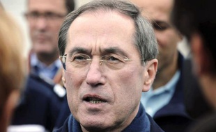 Le ministre de l'Intérieur Claude Guéant juge dans un entretien au Monde daté de jeudi "qu'il faudrait légiférer pour préciser" l'utilisation des factures détaillées de téléphone par les services d'enquête, au centre de l'affaire d'espionnage de journalistes du quotidien.