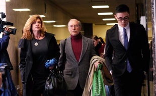 Stan Patz(c), père d'Etan Patz, disparu il y a 35 ans, au tribunal de New York où est jugé le meurtrier présumé de son fils, le 30 janvier 2015