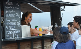 Un food truck installé cet été pendant l'Euro dans la fan-zone place Bellecour à Lyon.
