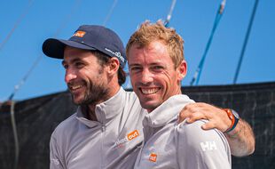 Thomas Ruyant (à droite) et Morgan Lagravière savourent leur succès dans la Transat Jacques-Vabre à bord de LinkedOut dans la catégorie Imoca, ce jeudi à Fort-de-France.