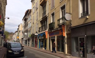 La rue Sadi Carnot, dans le centre-ville d'Annonay.