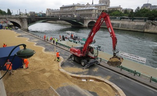 Le sable de Paris Plages a été livré ce vendredi matin par voie fluviale