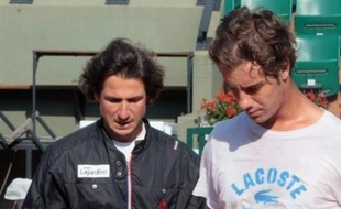 Richard Gasquet, Amélie Mauresmo et Marion Bartoli font leur entrée en lice lundi à Roland-Garros les bagages plein d'incertitudes après plusieurs semaines d'infortunes.
