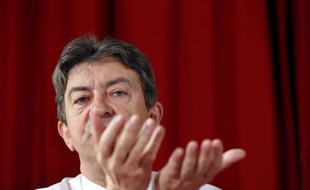 Jean-Luc Mélenchon en a appelé lundi à la gauche du Parti socialiste, l'exhortant à "exister" de façon autonome et à aider le Front de gauche dans ses combats.