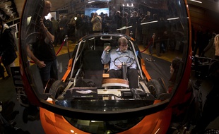 La voiture Urbee, fabriquée presqu'entièrement par une imprimante 3D, le 15 novembre 2013, à Paris.