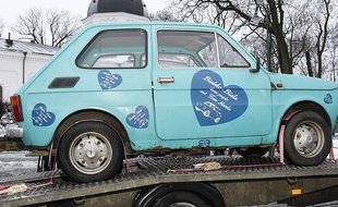 Des Polonais offrent à Tom Hanks une Fiat Polski 126 P