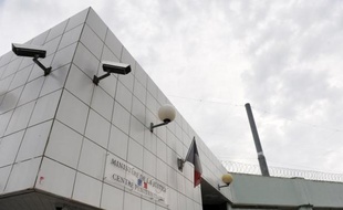Six hommes ont finalement été mis en examen et deux ont été placés sous le statut de témoin assisté ce week-end à Bastia, dans le cadre d'une enquête sur des attentats commis en Haute-Corse en 2010 et 2011, a-t-on appris lundi de source judiciaire.