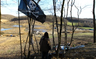 Sur le site de Sivens où les zadistes, anti-barrage, sont encerclés par les agriculteurs favorables au projet de barrage.