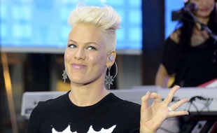Pink chante à la télévision américaine le 18 septembre 2012.