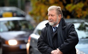 L'ancien député socialiste et maire de Liévin (Pas-de-Calais) Jean-Pierre Kucheida est convoqué devant le tribunal correctionnel le 13 novembre avec sa fille Marie, ont indiqué mercredi parquet et avocats à l'issue d'une journée de garde à vue et déférement au parquet.