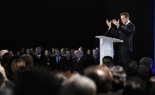 A la peine dans les sondages, Nicolas Sarkozy a confié qu'il arrêterait la politique en cas d'échec à la présidentielle, tout en restant convaincu de sa victoire en mai contre son rival socialiste François Hollande, à qui il a réservé mardi une nouvelle attaque.