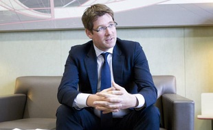 Pascal Canfin, Ministre délégué auprès du ministre des Affaires étrangères, chargé du Developpement, dans son bureau à Paris, le 3 décembre 2012.