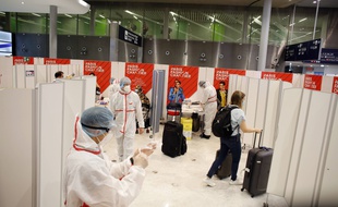 La zone de dépistage de l'aéroport de Roissy