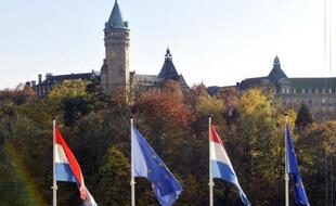 Des drapeaux européens dans le centre-ville du Luxembourg, le 23 octobre 2008