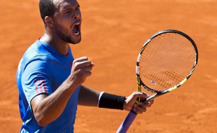Jo-Wilfried Tsonga lors de sa victoire contre l'Agentin Carlos Berlocq en quart de finale de la Coupe Davis, le 5 avril 2013.