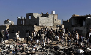 People gather at the bombed site near an air force base to search for casualties in Sanaa, YEMEN - 26/03/2015.
Saudi Arabia and fellow Gulf Cooperation Council (GCC) member states launched airstrikes early Thursday on Houthi positions in Yemen.
Credit : Hani Ali/CHINE NOUVELLE/SIPA. /CHINENOUVELLE_2603.a.005/Credit:CHINE NOUVELLE/SIPA/1503261953