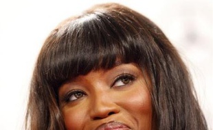 Le mannequin britannique Naomi Campbell a été arrêtée par la police jeudi après-midi à bord d'un avion de la compagnie aérienne British Airways au terminal 5 de l'aéroport londonien d'Heathrow, ont indiqué plusieurs médias britanniques.