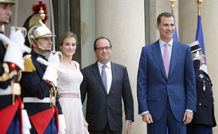 François Hollande reçoit le roi d'espagne Felipe VI et son épouse Letizia,à l'Elysée, le 22 juillet 2014.