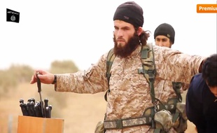 La vidéo publiée ce dimanche met en scène à l'extrême des décapitations de soldats syriens et d'un travailleur humanitaire américain. Ces exécutions ont été revendiquées par le groupe Etat islamique.