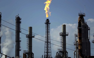 Une raffinerie de pétrole au Texas, le 8 mars 2020.