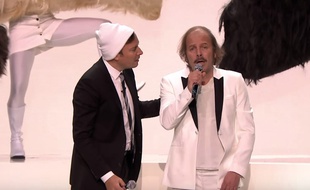 Jimmy Fallon et PHilippe Katerine sur la scène du «Tonight Show», en novembre 2017.