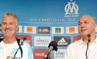 Didier Descahmps et José Anigo lors d'une conférence de presse de l'OM le 1er juillet 2009 à la Commanderie.
