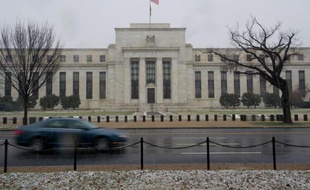 L'économie des Etats-Unis a progressé davantage que prévu au quatrième trimestre malgré la paralysie budgétaire en octobre, affichant une croissance de 3,2% en rythme annualisé, selon la première estimation du département du Commerce publiée jeudi.