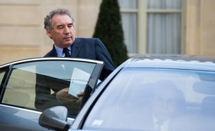 L'ancien ministre de l'Education nationale François Bayrou a appelé mardi les acteurs du monde éducatif à "surmonter" avec "sérénité" les blocages actuels sur la question des rythmes scolaires, jugeant nécessaire de parvenir à une réduction des heures de cours dans la journée.