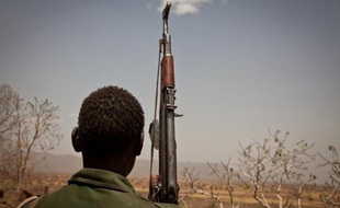 Un ressortissant soudanais employé du Programme alimentaire mondial (PAM) a été tué par balle au Kordofan-Sud, un Etat du Soudan en proie à la guerre, a annoncé dimanche cette agence des Nations unies.