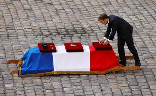 Emmanuel Macron a remis, lors d'un hommage au Invalides le 29 septembre 2021, la légion d'honneur, à titre posthume, à Maxime Blasco, tué au Mali.