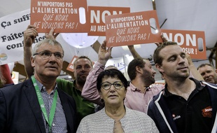 La présidente de la FNSEA, accompagnée de plusieurs agriculteurs, lors de la visite du ministre de l'Agriculture Didier Guillaume au Space, le salon de l'élevage, le 10 septembre 2019 à Rennes.