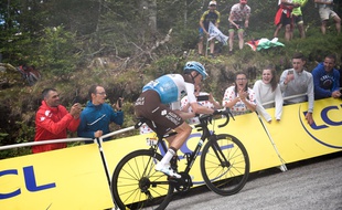 Romain Bardet lors de l'ascension de la Planche des Belles Filles, à l'occasion de la 6e étape du Tour de France, le 11 juillet 2019.
