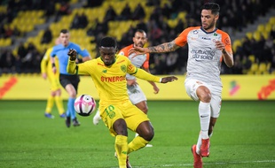 Waris face à Pedro Mendes.